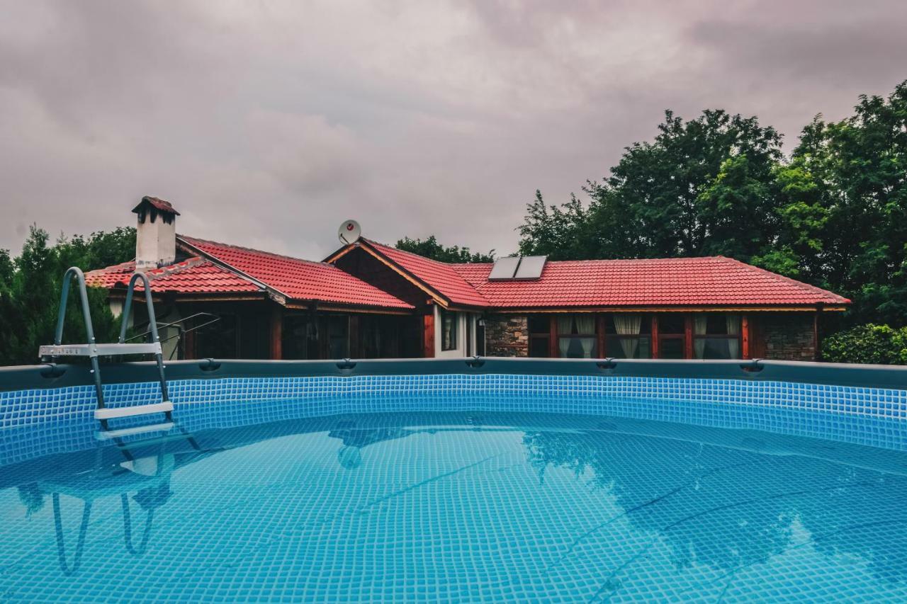 Завоя Hotel Krushuna Bagian luar foto